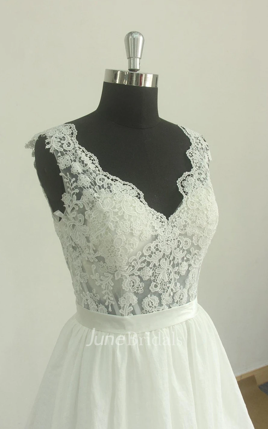 Chiffon Lace Weddig Dress With Ruffles