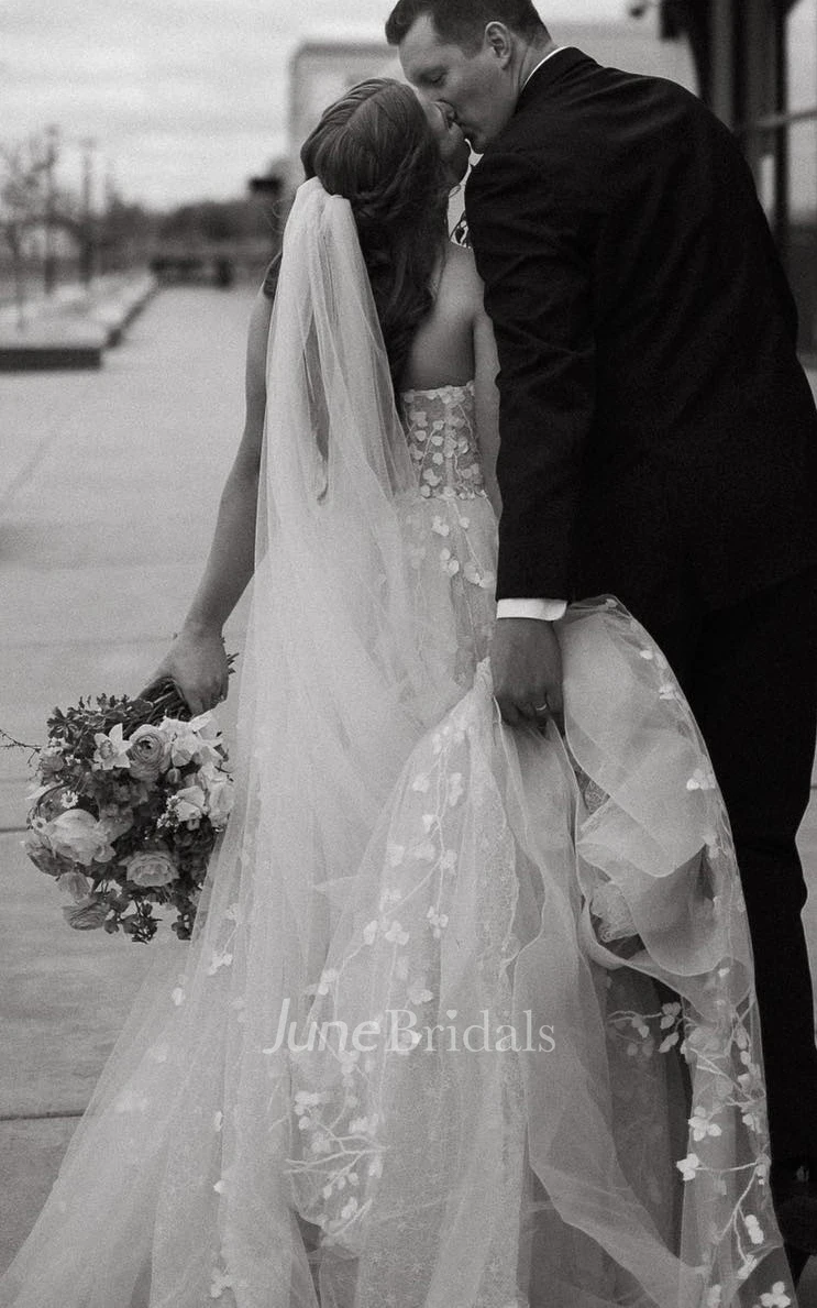 A-Line Sexy Off-the-Shoulder Romantic Multi-Layers Tulle Delicate Lace Applique Trailing Wedding Dress