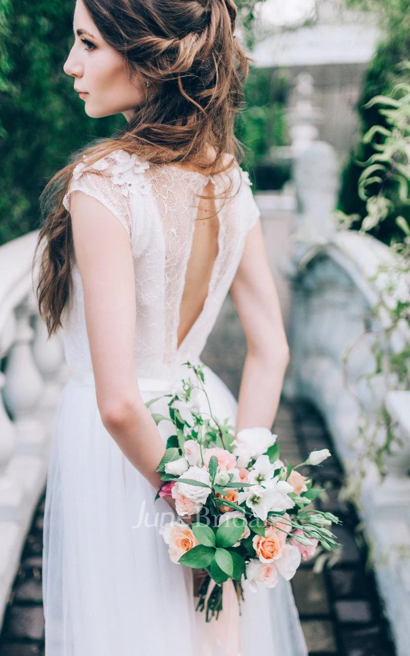 Short Sleeve Scoop-Neck Tulle Dress With Pleats And Flowers