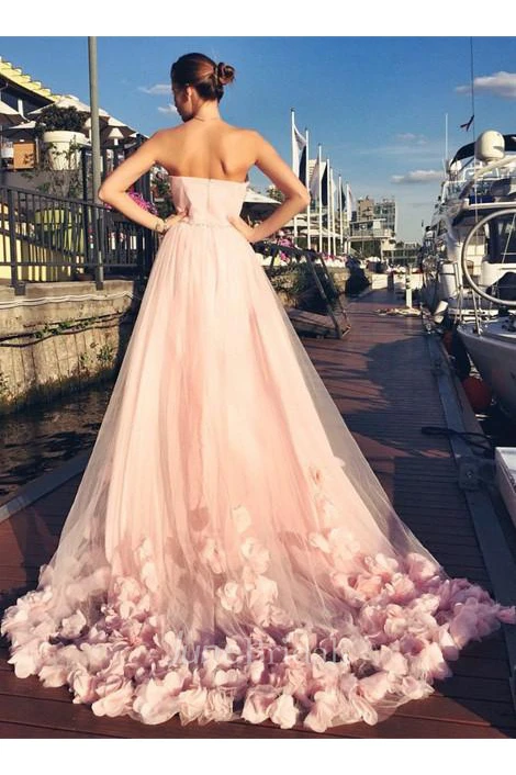 Elegant Sweetheart Sleeveless Tulle Wedding Dress With Flowers Beadings