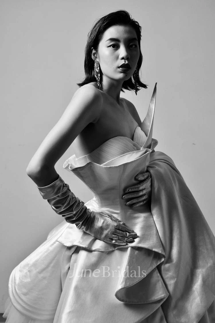 Stunning Sweetheart Satin Wedding Dress with Dramatic Side Draping