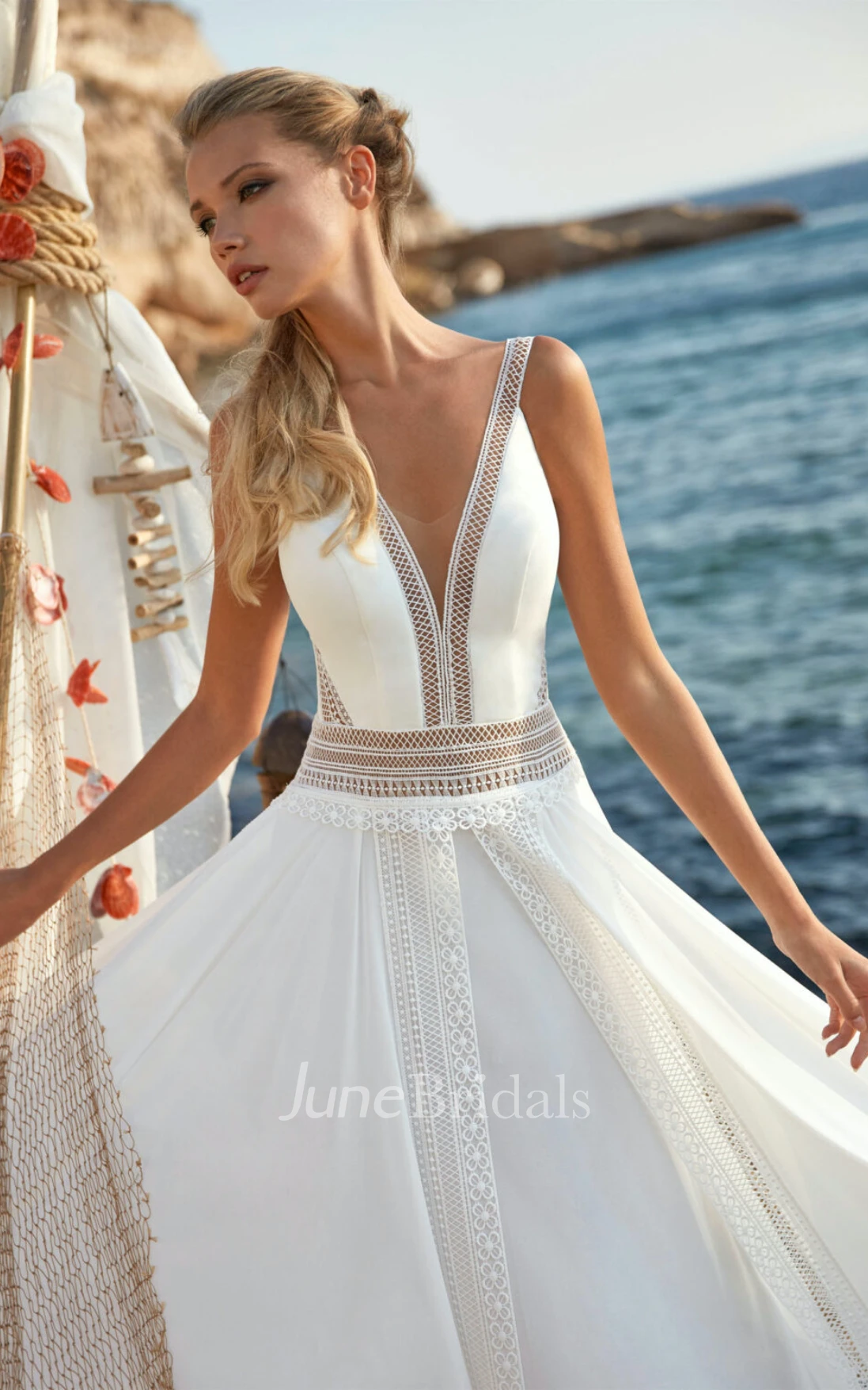 Casual V-neck A-Line V-neck Chiffon Lace Spring Wedding Dress With Open Back And Flowers