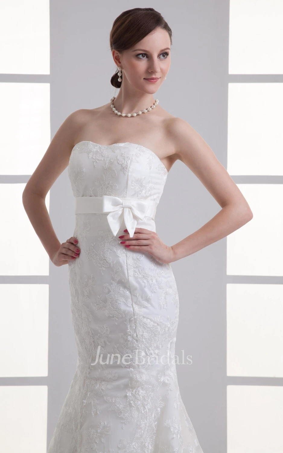 Lovely Strapless Sweetheart Embroidered English Net and Lace Gown