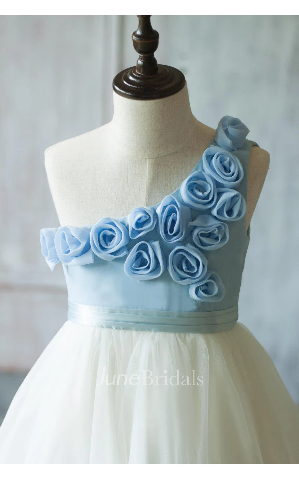 Off White Flower Neck Rosette One Shoulder Tulle Dress With Pleats