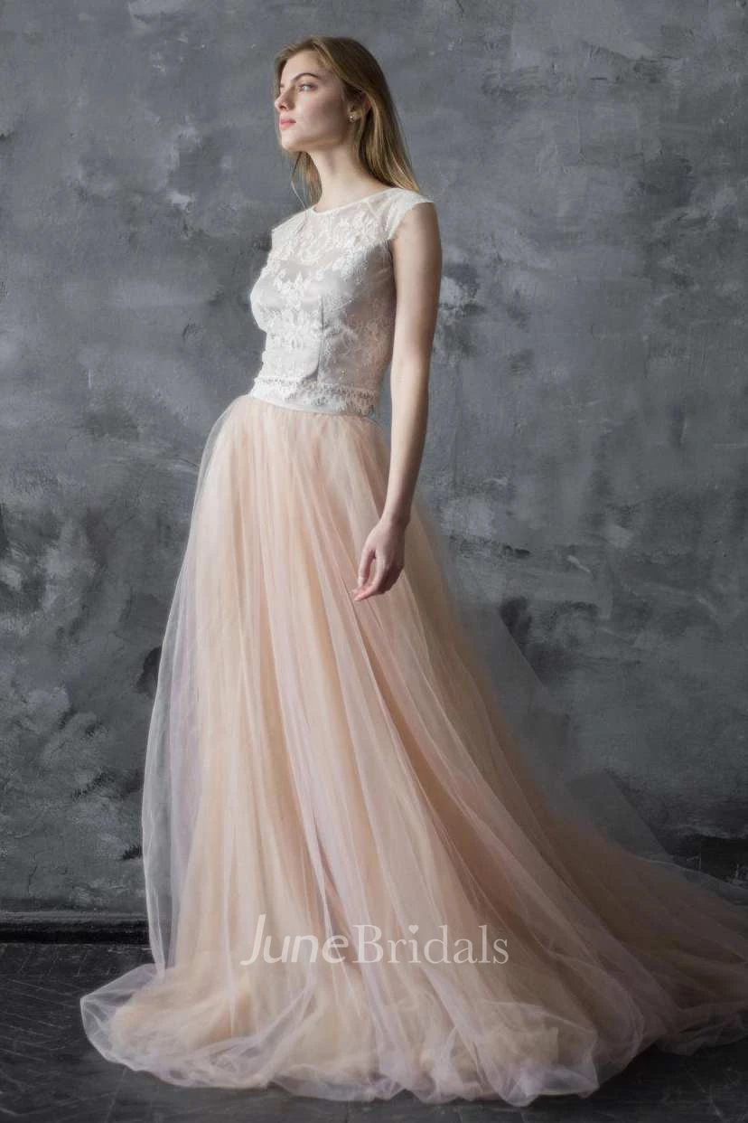 Scoop-Neck Cap-Sleeve Lace Top Tulle A-Line Dress With Sweep Train