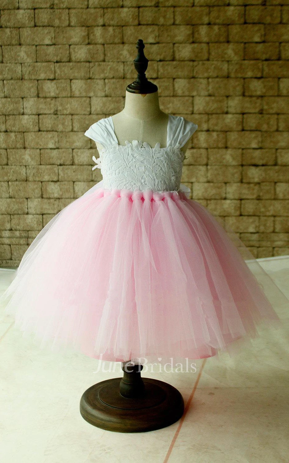 Cap Sleeve Pleated Ball Gown Knee-length Tulle&Lace Dress With Bow