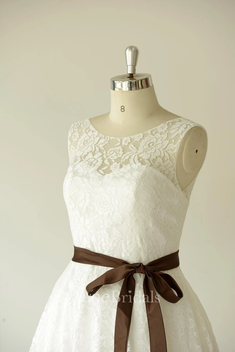 Short Sleeveless Jewel Neck Ball Gown Lace Wedding Dresses With Chocolate Sash
