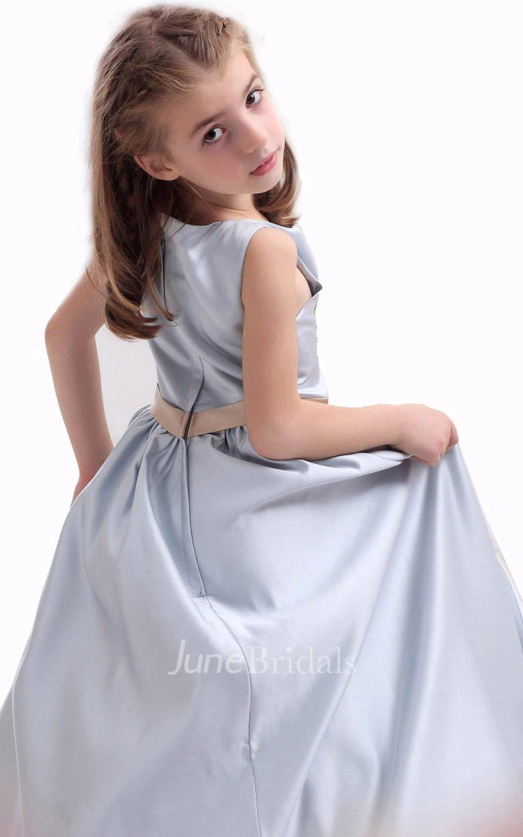 Sleeveless Long Dress With Pleats and Scoop Neck