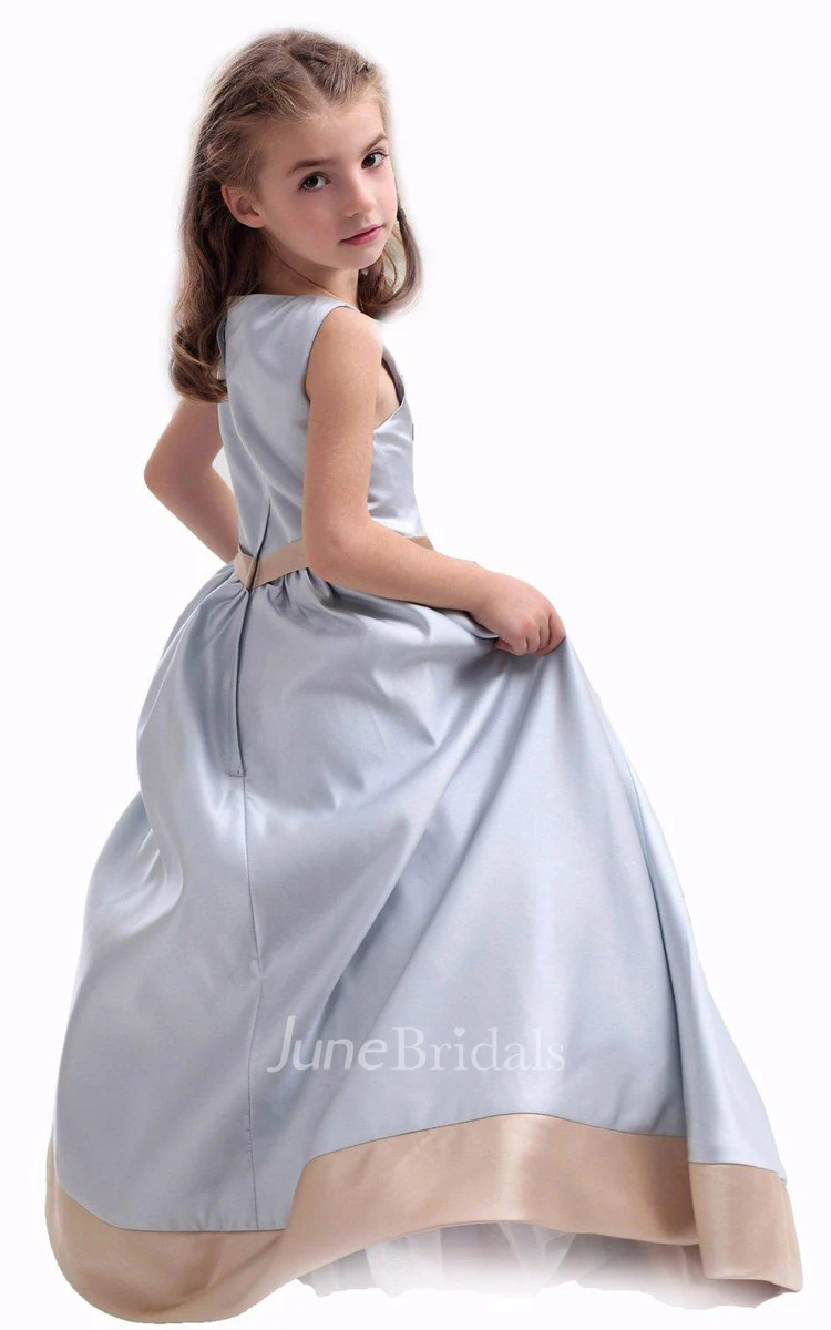 Sleeveless Long Dress With Pleats and Scoop Neck