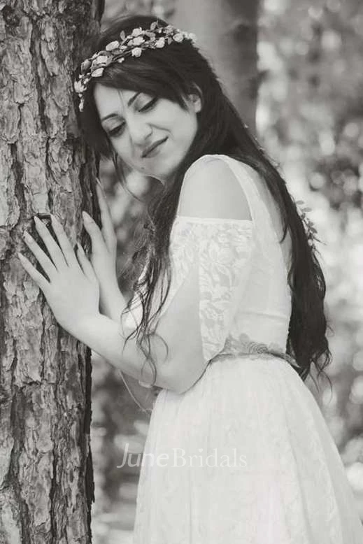 Vintage Lace Floor-Length Wedding Dress With Low-V Back And Sweep Train