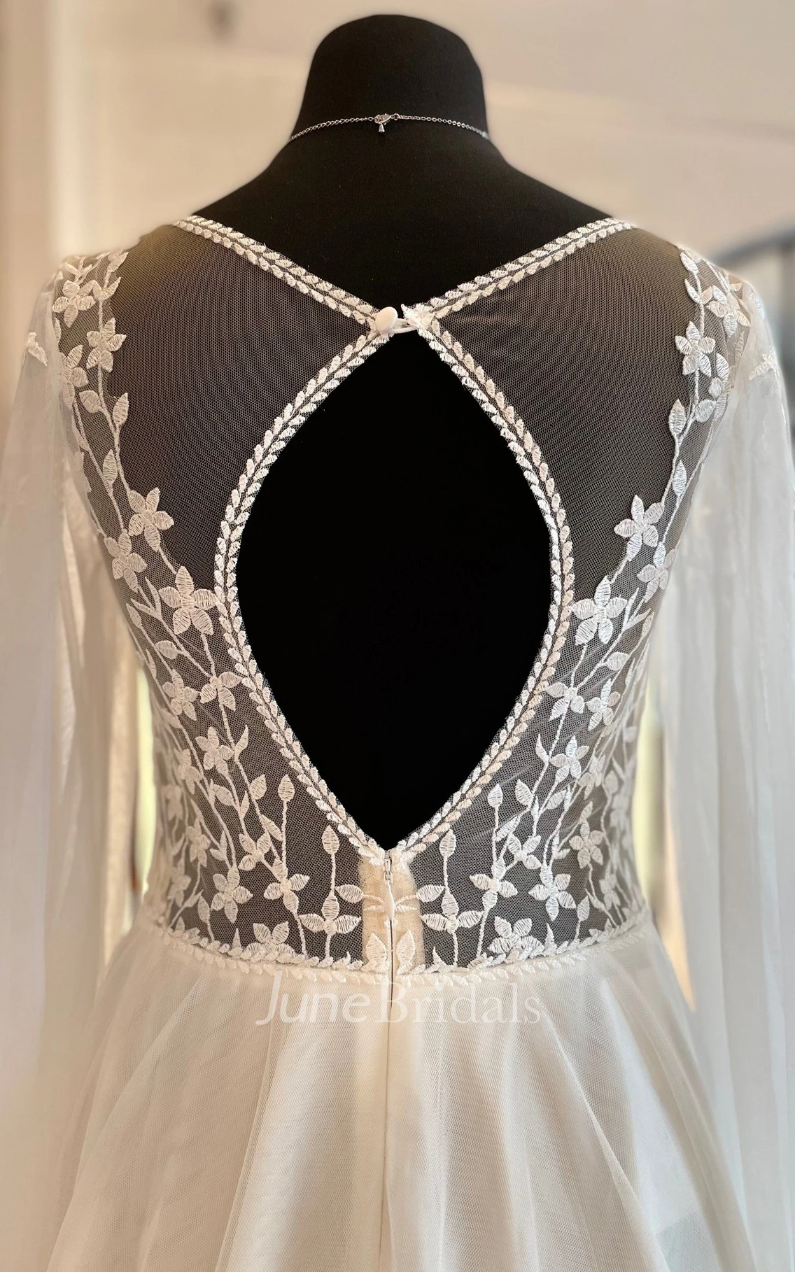 Romantic A-Line Tulle Spring Wedding Dress With Illusion Long Sleeves And Keyhole Back