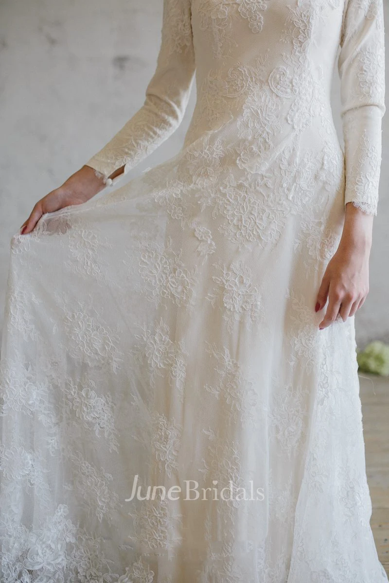 Modest Lace Scoop-neck Wedding Dress with Applique