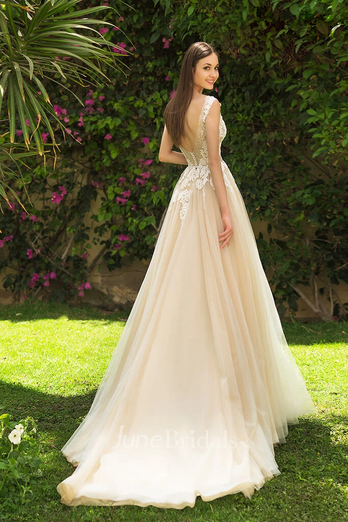 Elegant Tulle and Lace Sleeveless Floor length Bridal Gown with Applique and Pleats