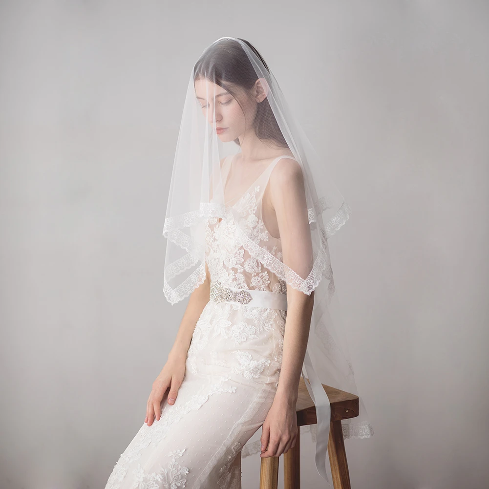 Simple Style Tulle Fingertip Veil with Lace Edge