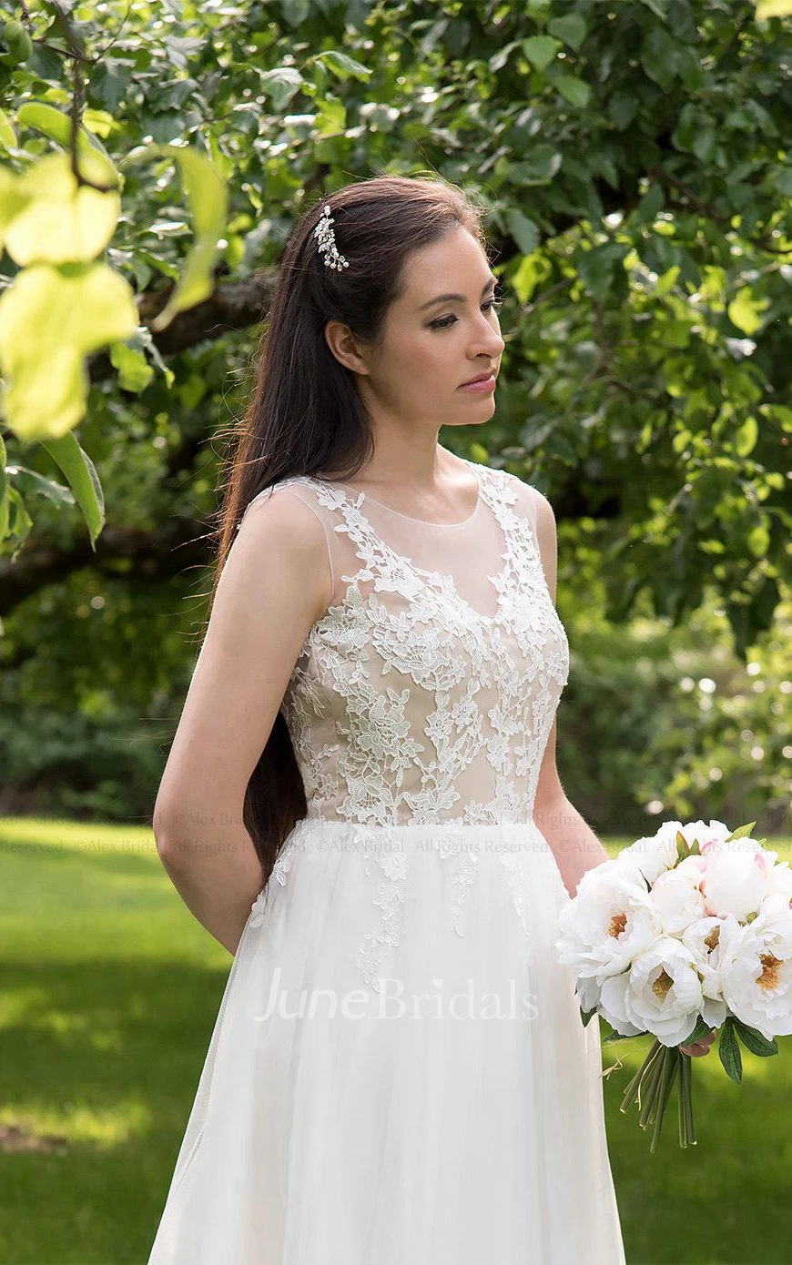 Scoop Neck Sleeveless A-Line Tulle Wedding Dress With Venice Lace Appliques