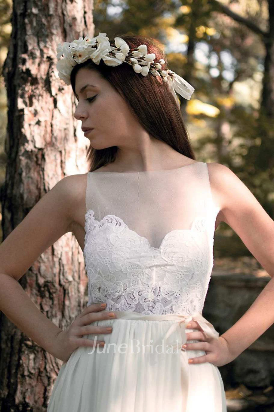 Spaghetti Sleeveless Illusion Chiffon Pleated Wedding Dress With Appliques