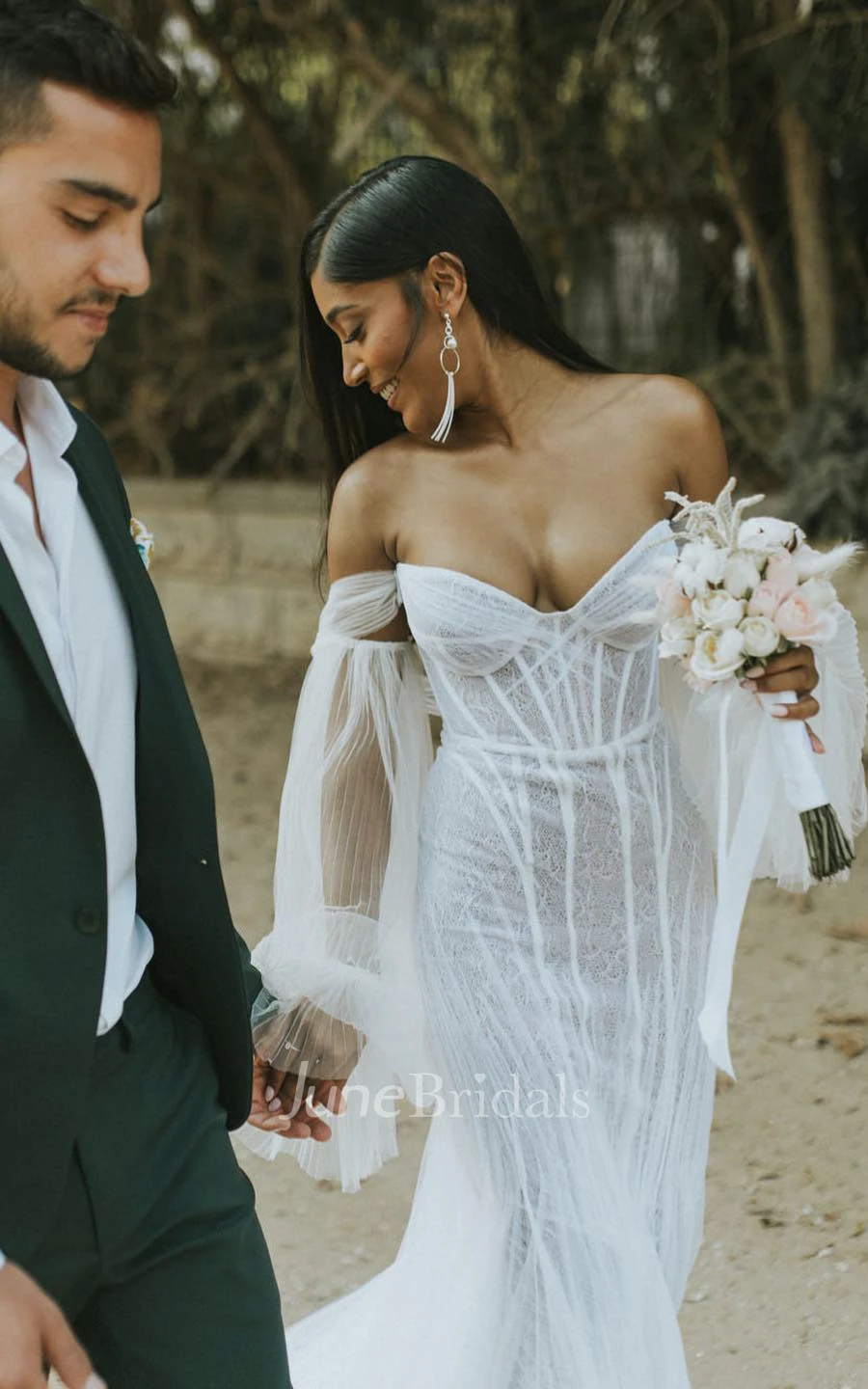 Flowy Casual Mermaid Off-the-Shoulder Detachable Illusion Sleeves Warm Wedding Dress Modest Ethereal Organza Sweetheart Bridal Gown with Train