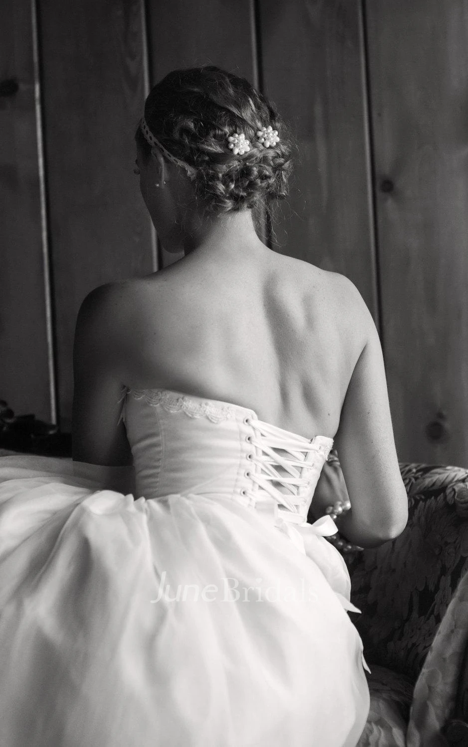 Tea-Length Organza Wedding Dress With Flower and Beading