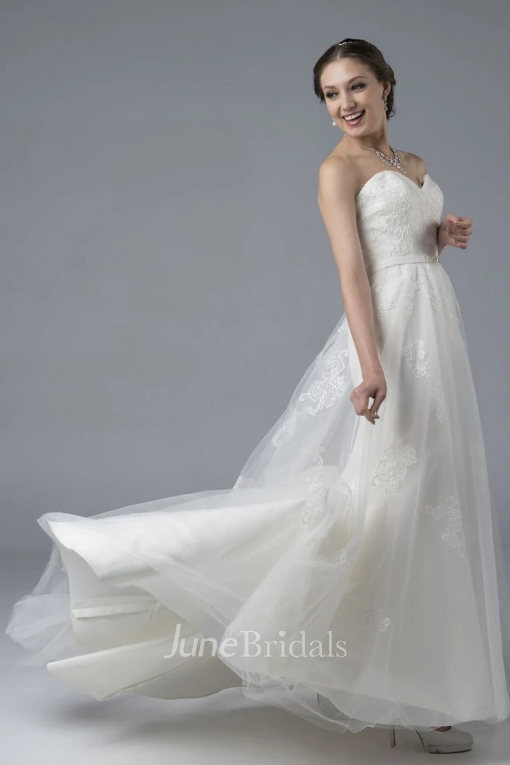 Sweetheart A-line Open Back Lace Tulle Wedding Dress With Appliques And Buttons