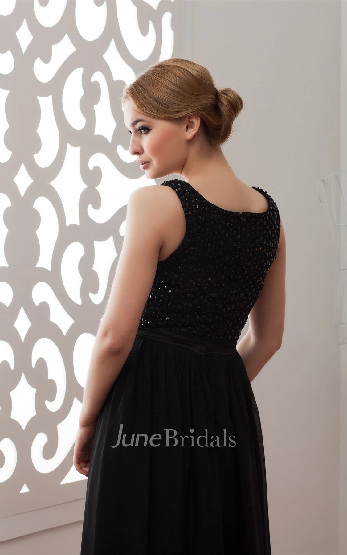 Sleeveless Chiffon Maxi Dress with Stress and Keyhole