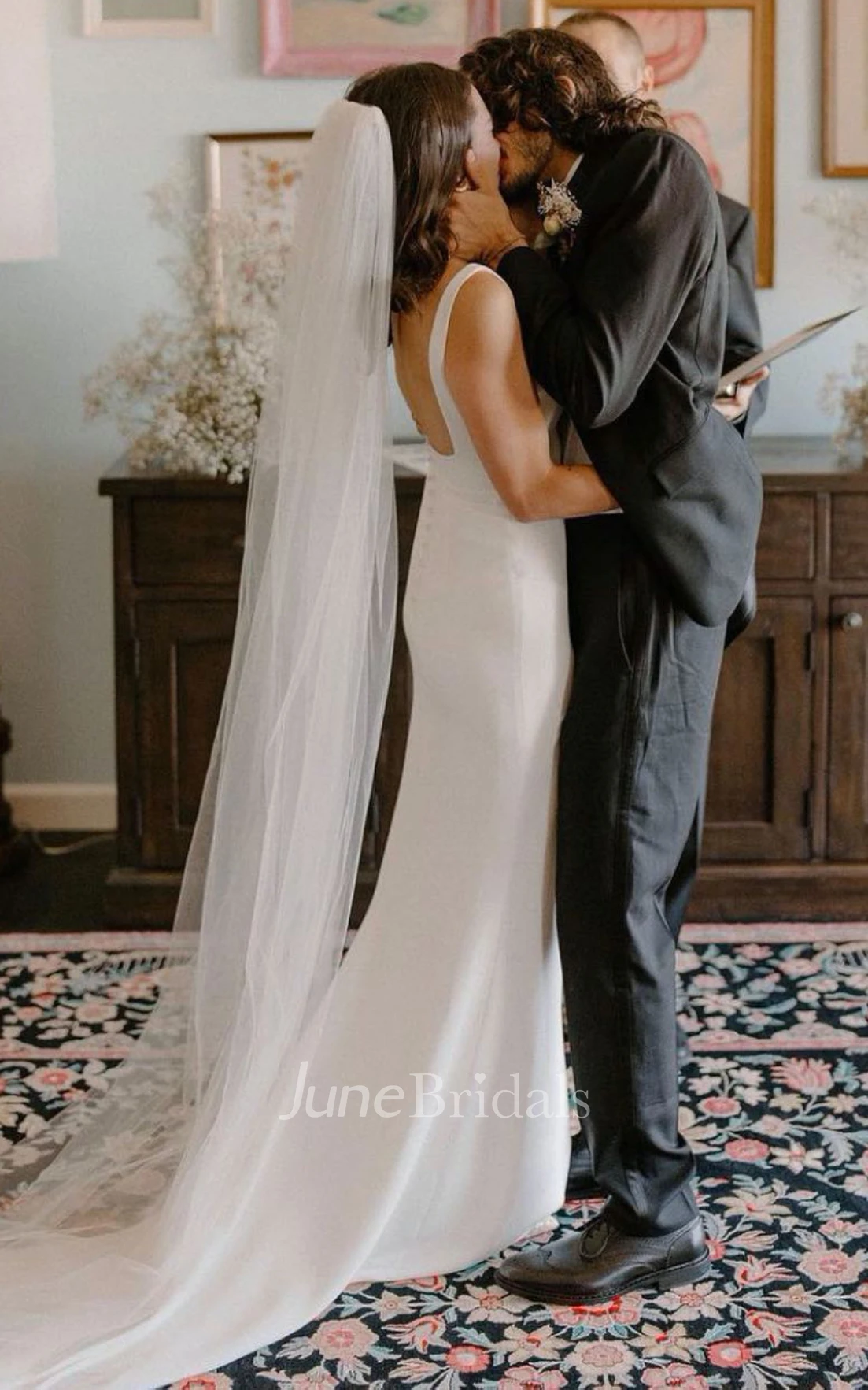 Simple Modern Sheath Bateau Satin Country Beach Warm Wedding Dress Romantic Elegant Sleeveless Backless Bridal Gown with Sweep Train