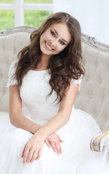 Bateau-Neck Short Sleeve Tulle Lace Wedding Dress
