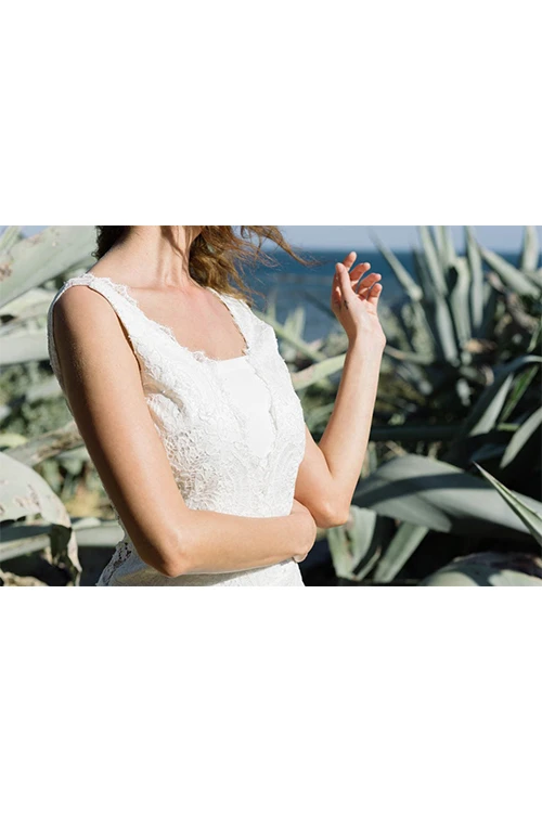 Adorable Sleeveless Wedding Dress With Deep-V Back