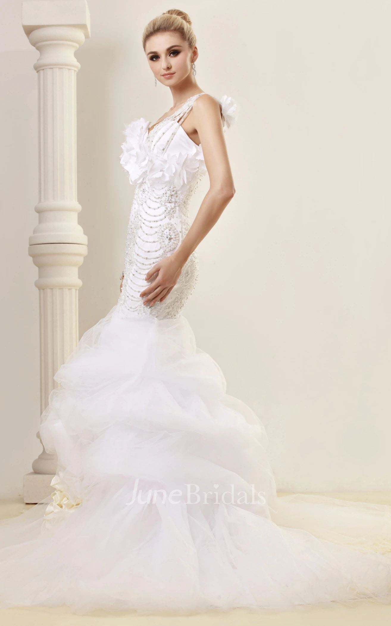 Sophisticated One-Shoulder Mermaid Dress With Ruffles and Chiffon
