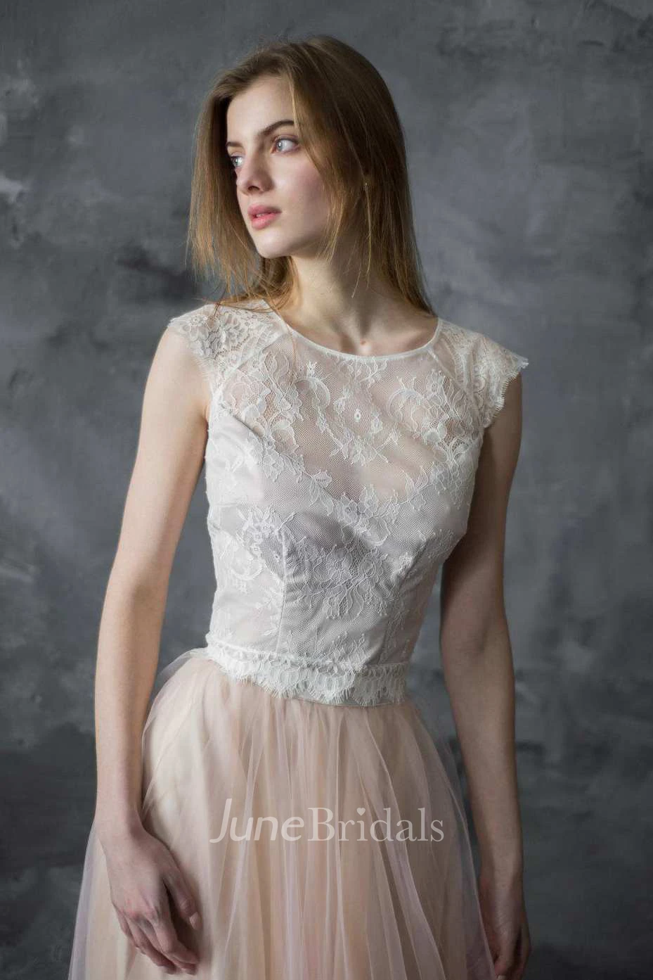 Scoop-Neck Cap-Sleeve Lace Top Tulle A-Line Dress With Sweep Train