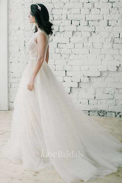 Scoop-Neck Cap-Sleeve A-Line Tulle Wedding Dress With Appliqued Top