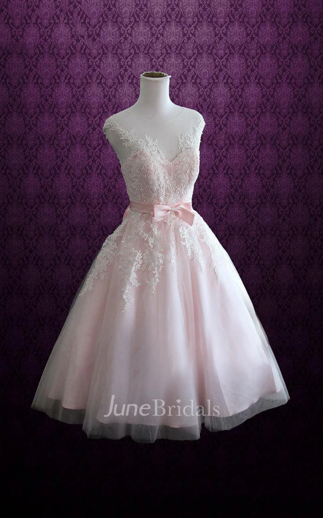 Jewel Neck Lace Bodice Short Dress With Sash And Appliques