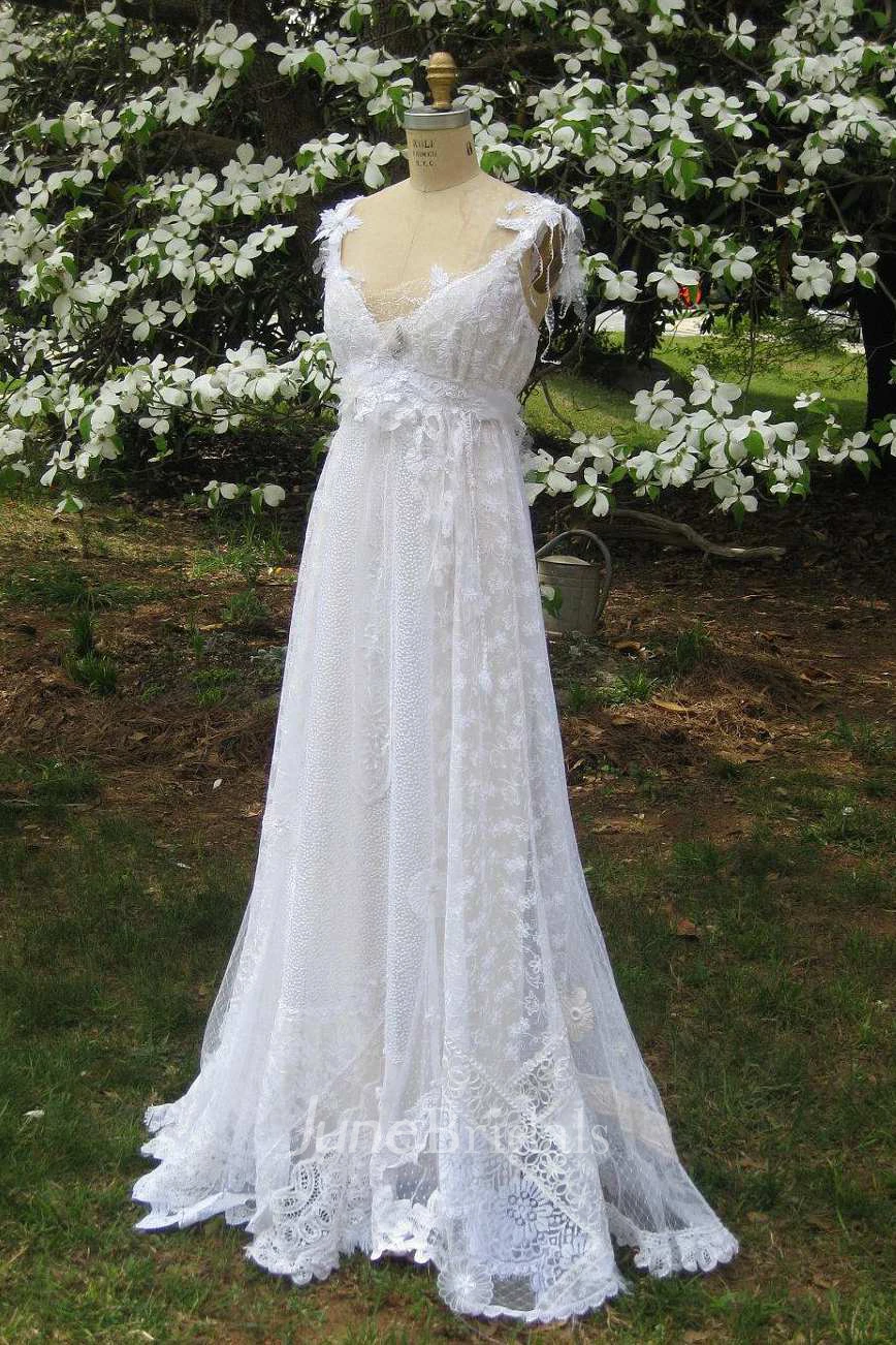 【mayu】lettering lace dress / ANDRESD 44073: Sweetheart Illusion Bodice with Floral Lace Appliqués