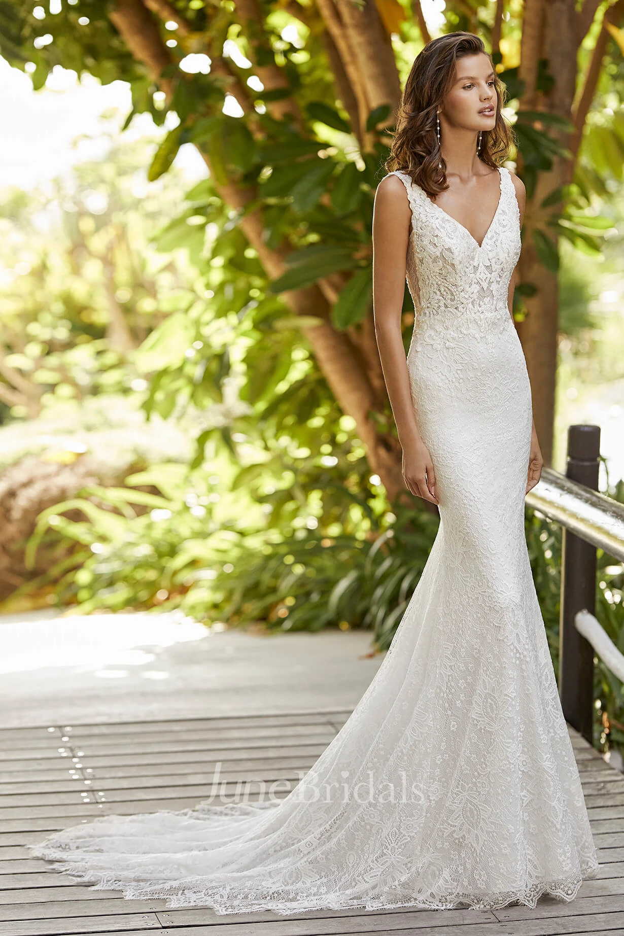 Elegant Mermaid V-neck Open Back Lace Wedding Dresses with Court Train,MW380