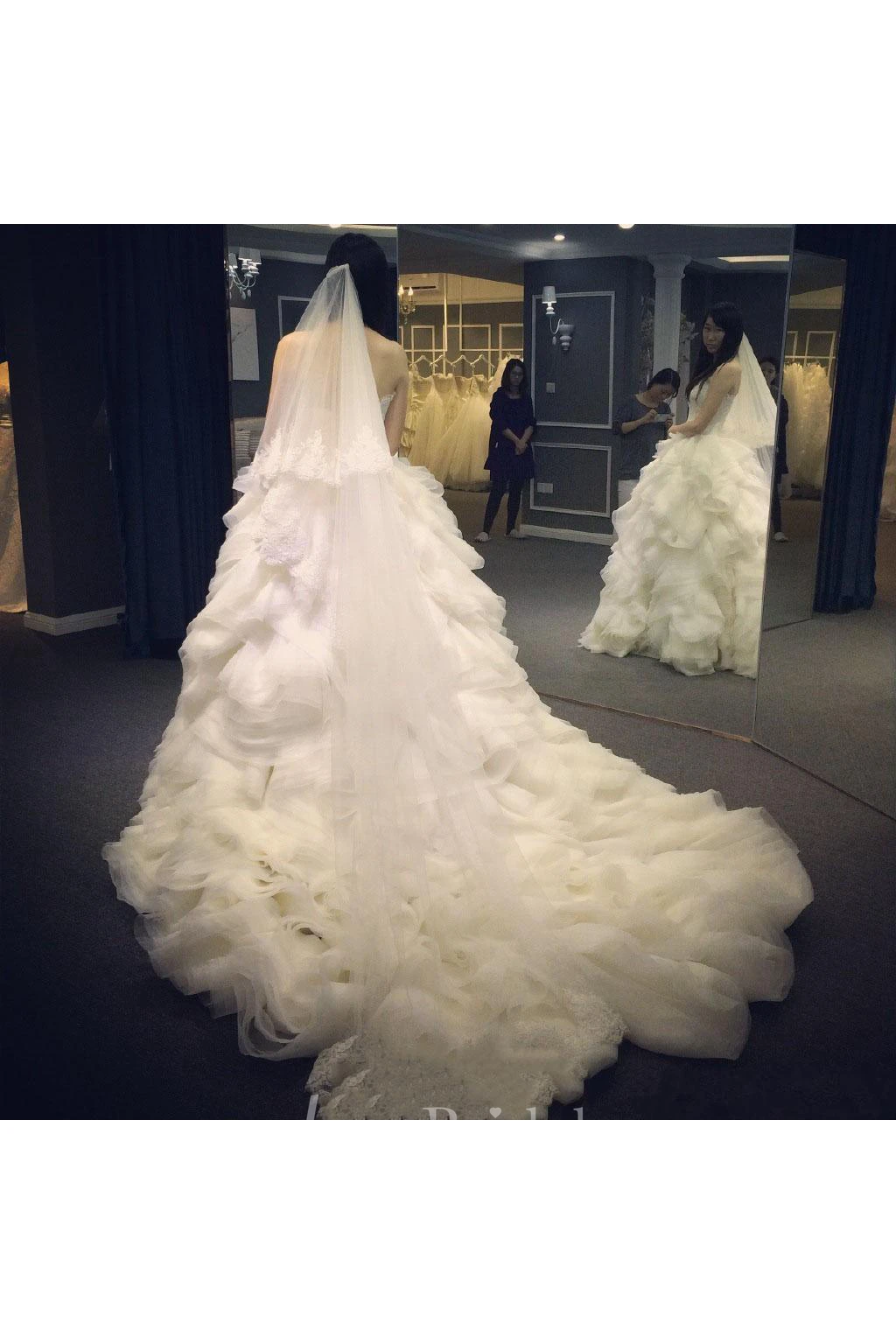 Elegant Ruffles Appliques Beadings Tulle Wedding Dress Spaghetti Strap