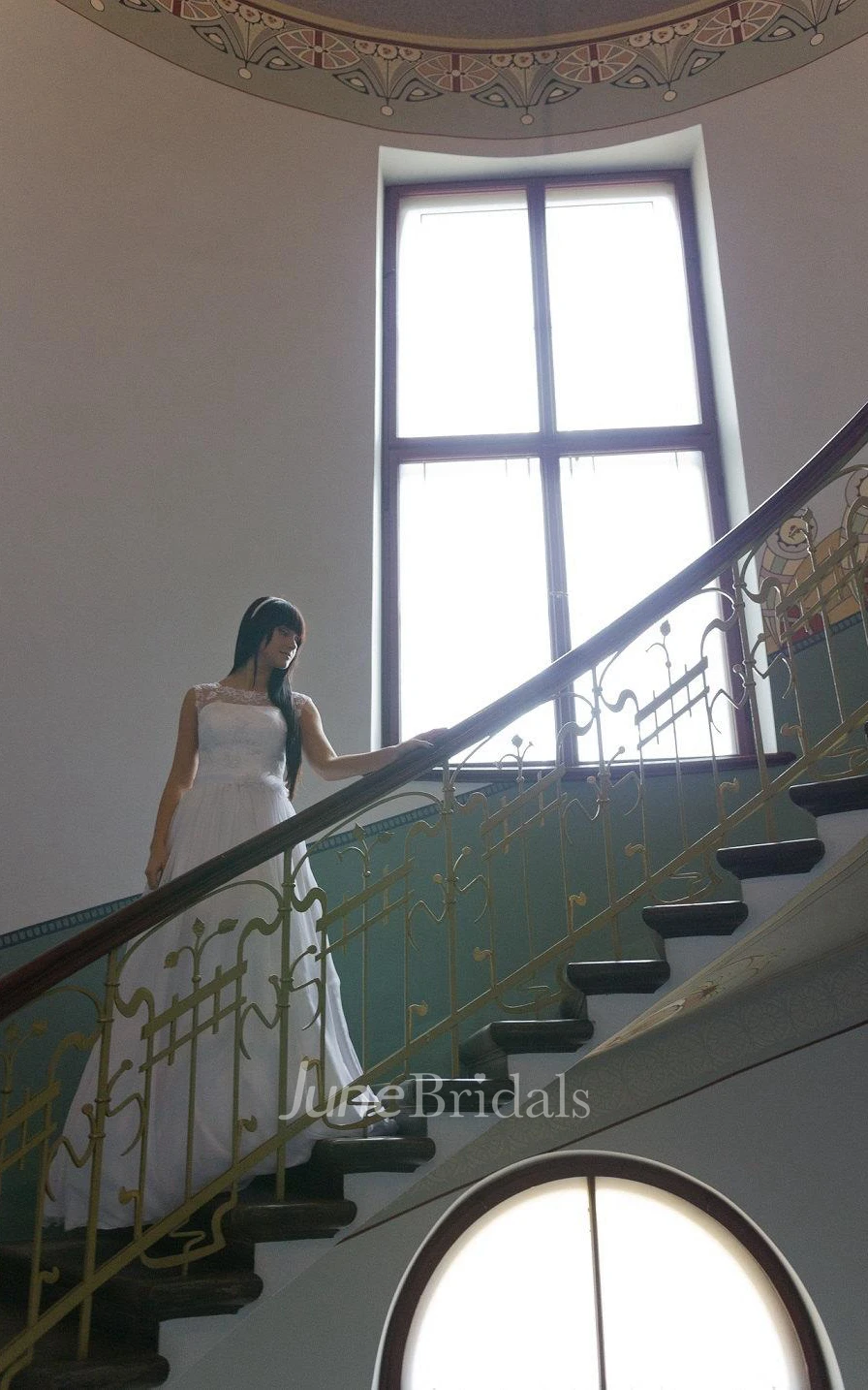 Jewel Neck Sleeveless Long A-Line Chiffon Wedding Dress With Lace Bodice