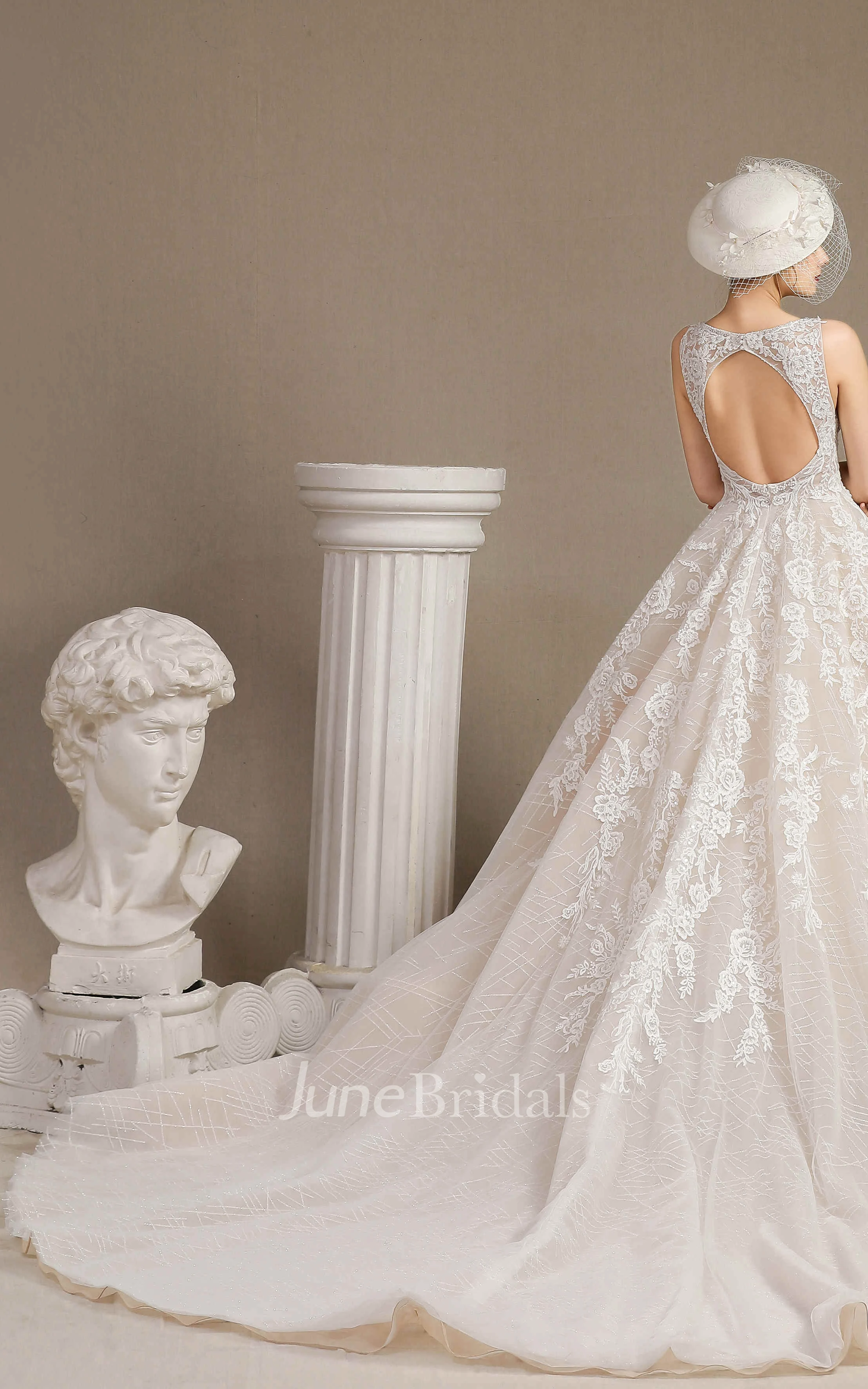 Vintage V-neck Plunging Keyhole Sleeveless Lace Appliqued Ballgown Wedding Dress With Ruching