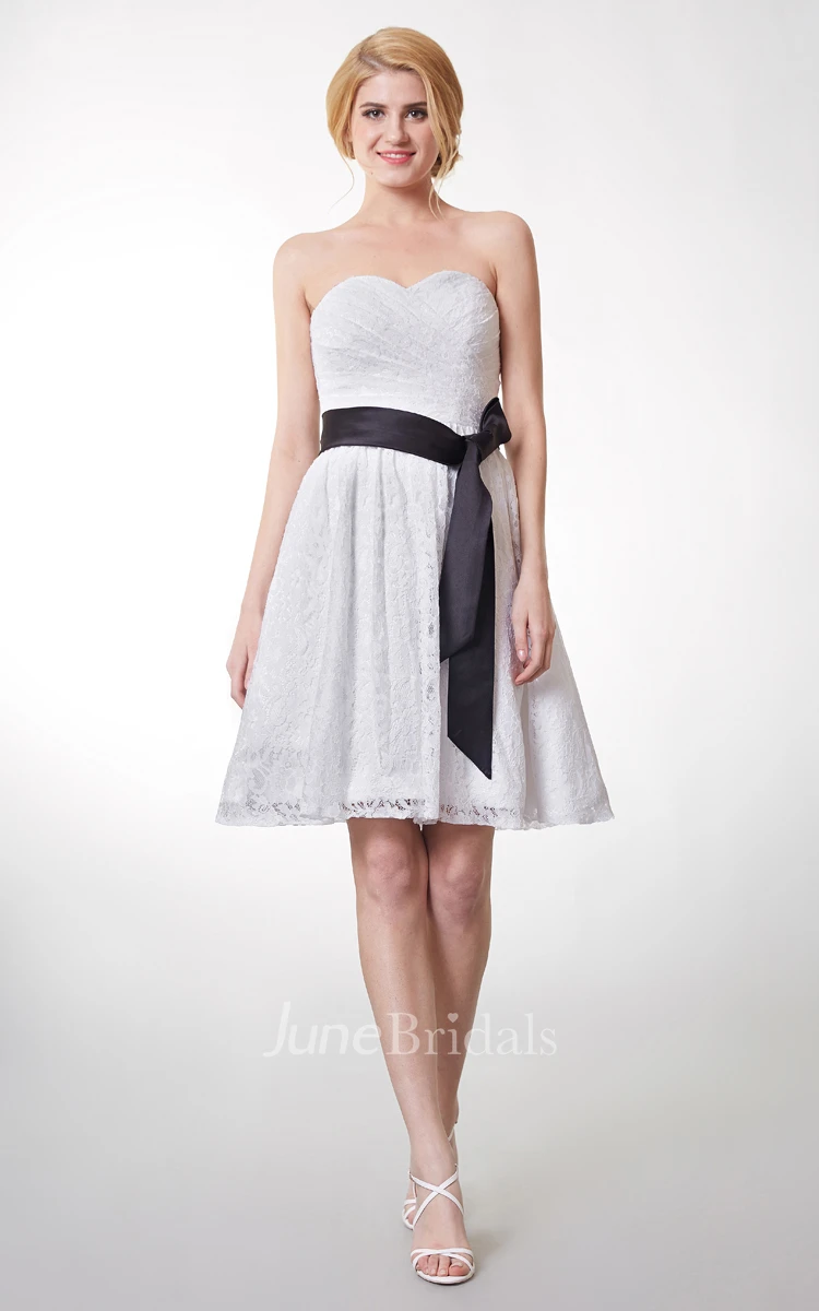Sweetheart Knee-Length Lace Bridesmaid Dress