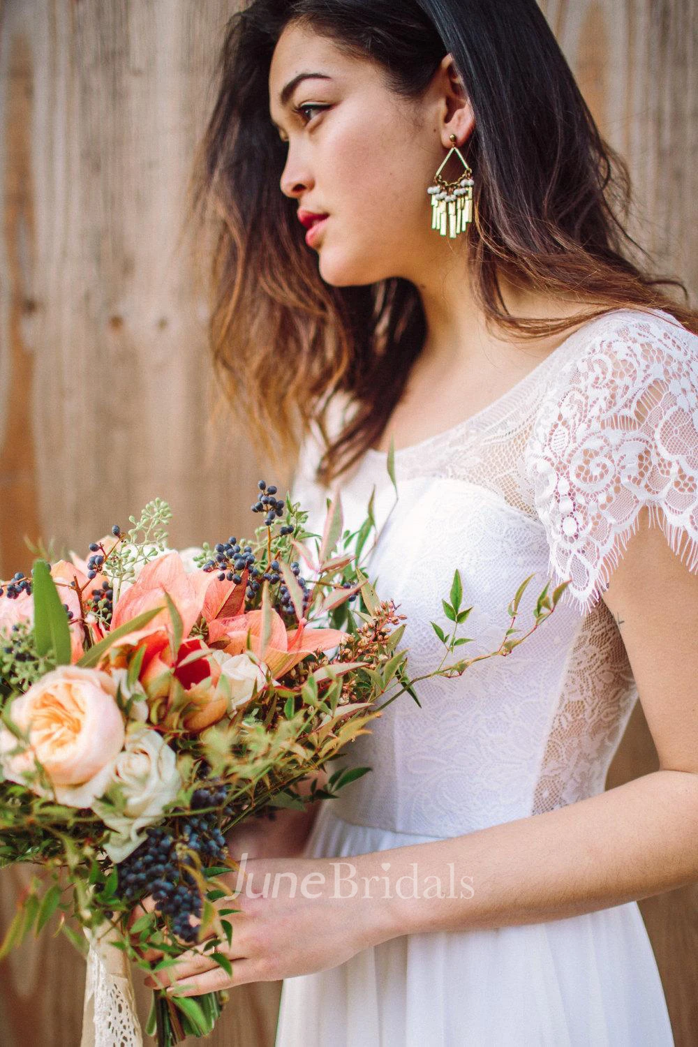 Scoop Neck Cap Sleeve A-Line Chiffon Wedding Dress With Lace Hem