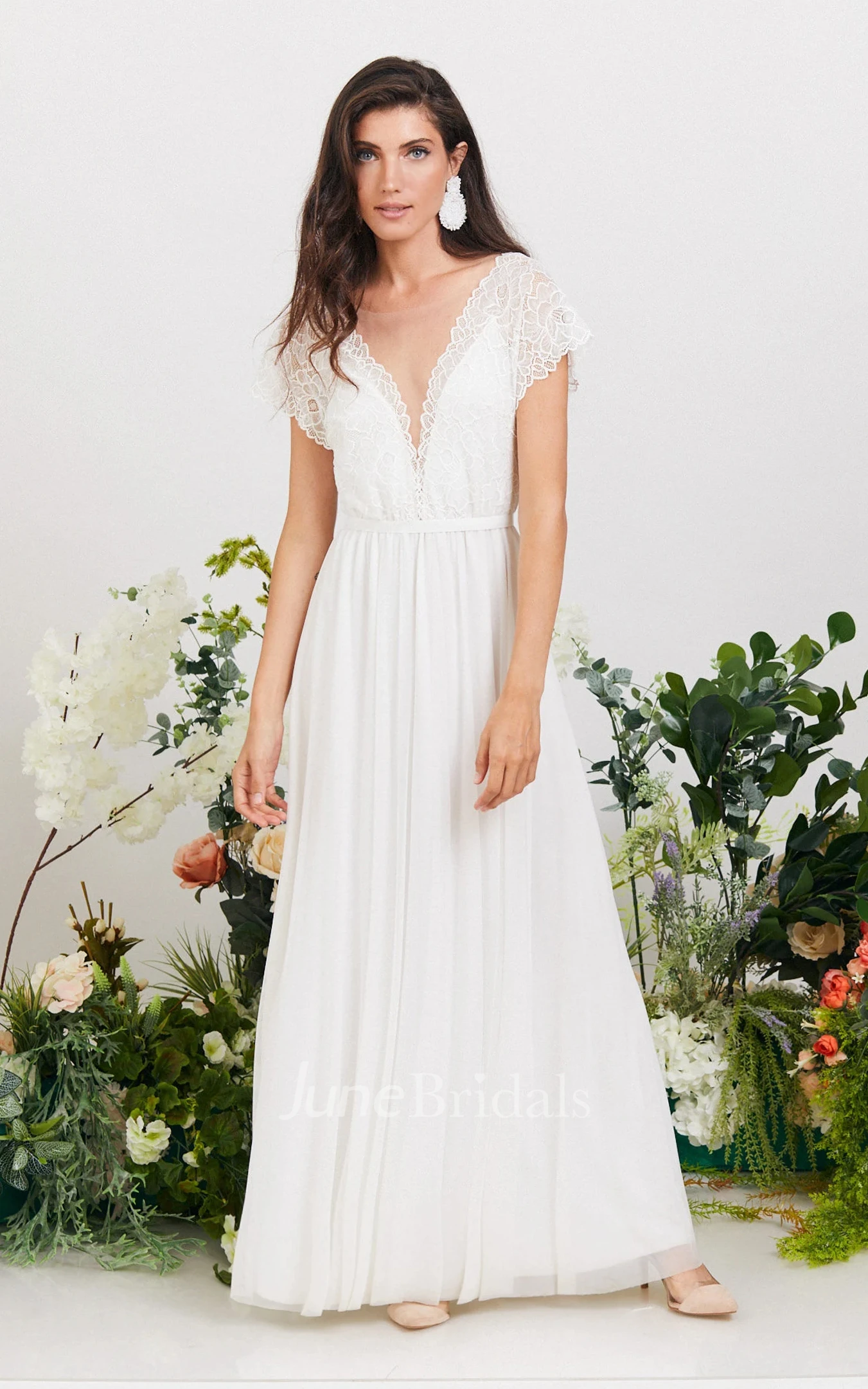Boho A-Line Spring Wedding Dress with Lace Bodice and V-Neck Short Sleeve Bridal Gown for Modern Brides
