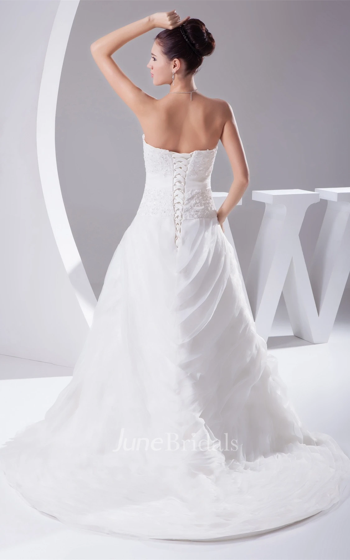 Sweetheart Appliqued A-Line Tulle Dress with Broach and Beading