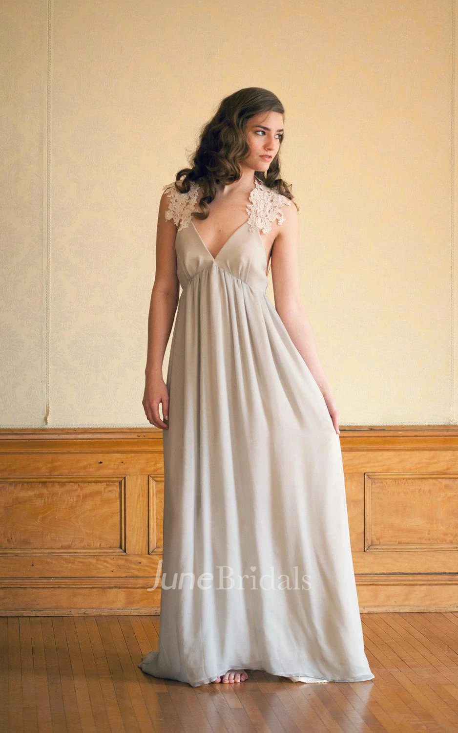 V-Neck Sleeveless Backless Long Chiffon Wedding Dress With Ruching