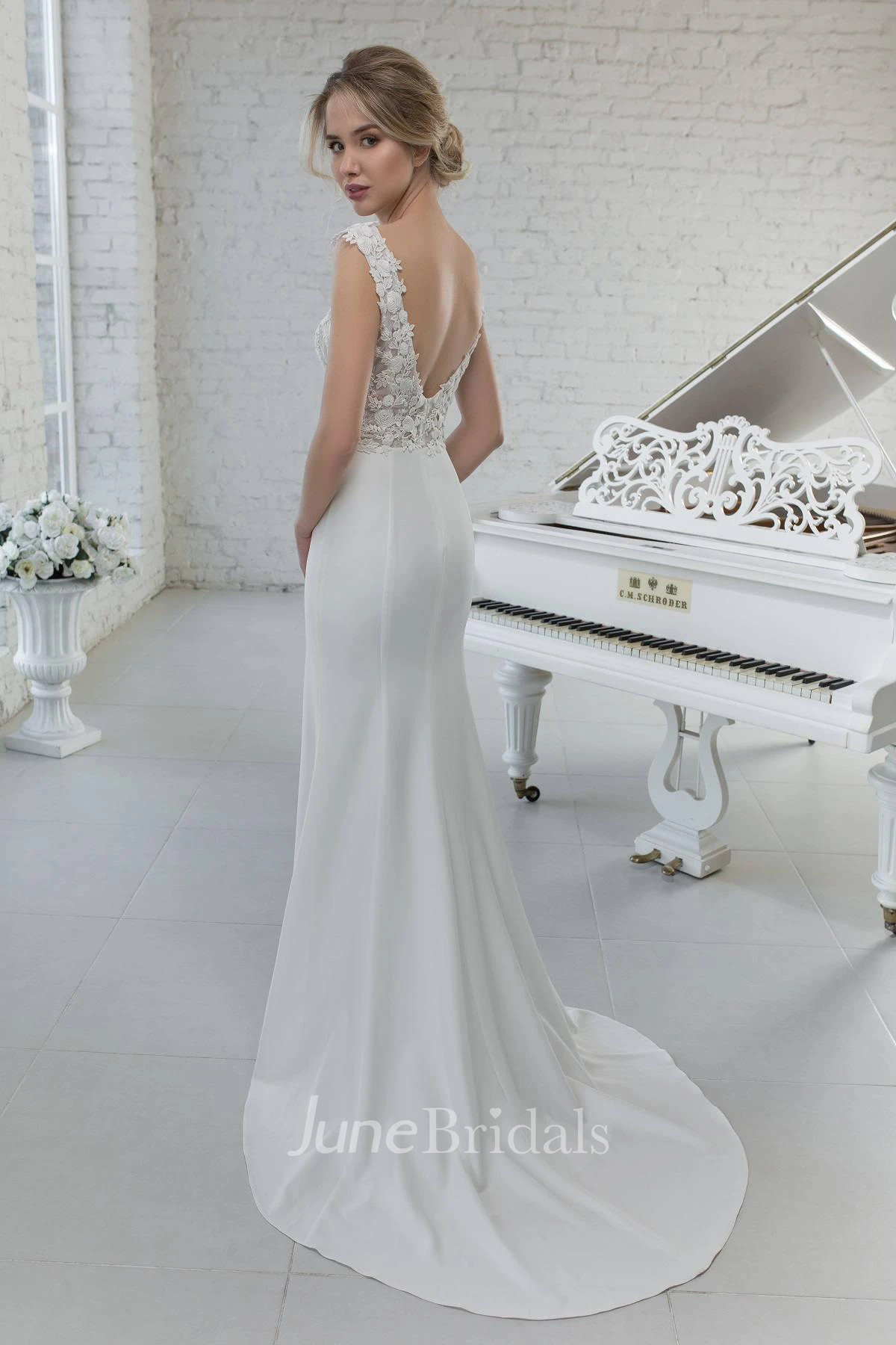 Plunged Sleeveless A-Line Tulle Satin Wedding Dress With Appliqued Top