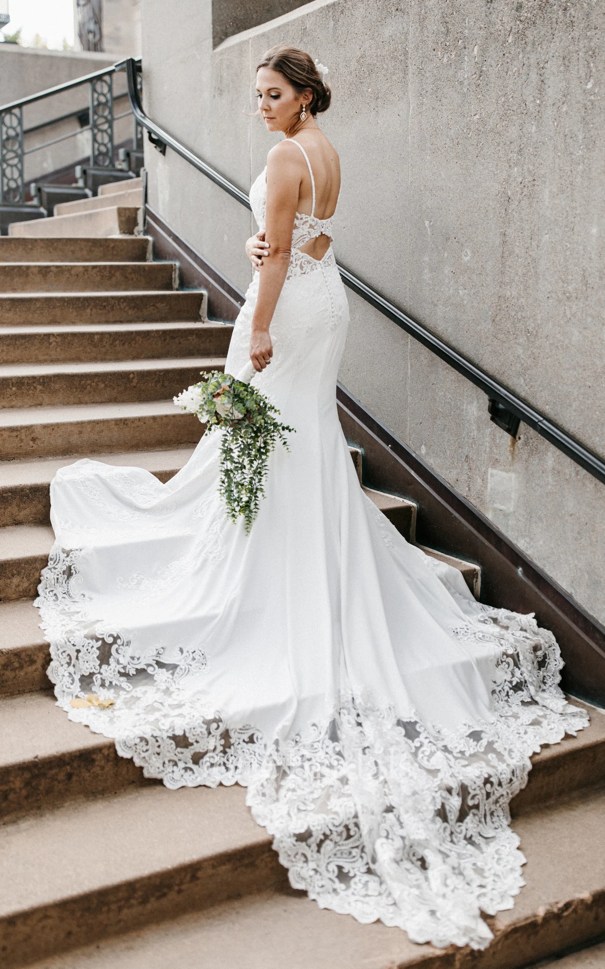 Sexy Mermaid Lace Applique Spaghetti Spring Wedding Dress with Court Train Beading