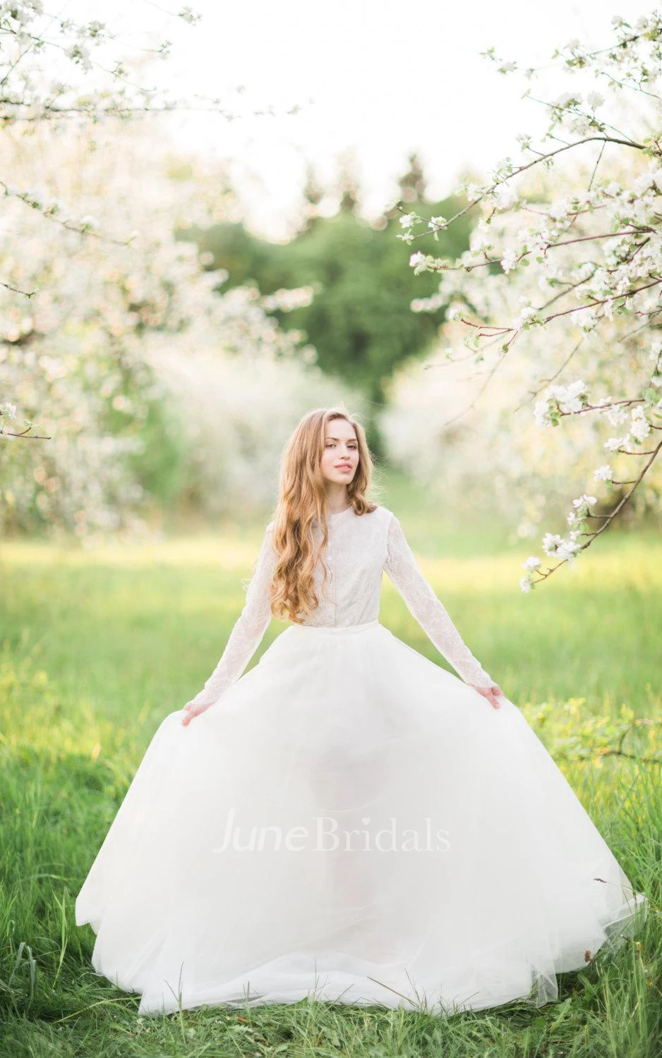 Lace Weddig Dress With Appliques Button