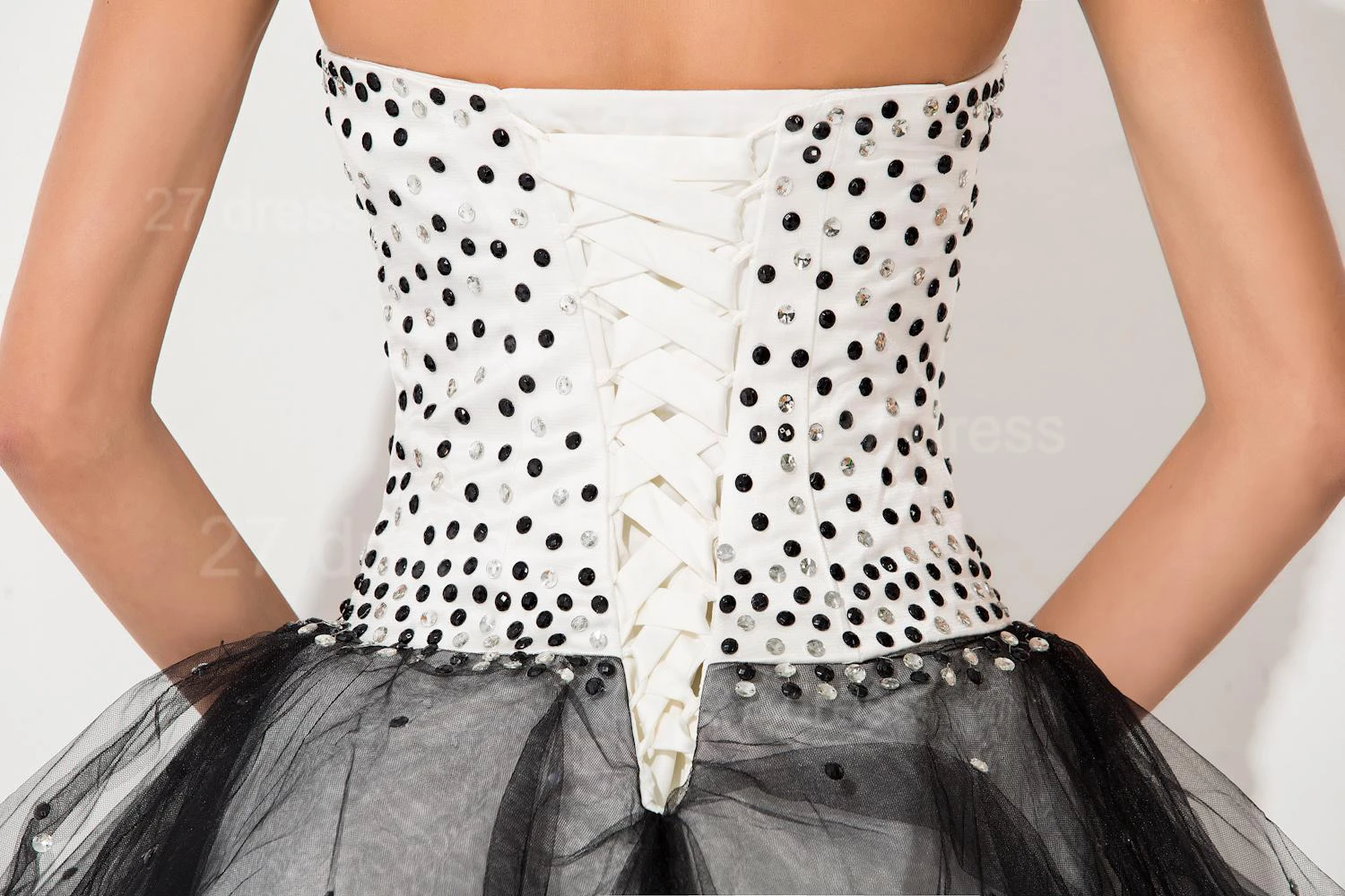 Glamorous Tulle Black and White Homecoming Dress Sweetheart Sleeveless With Beadings