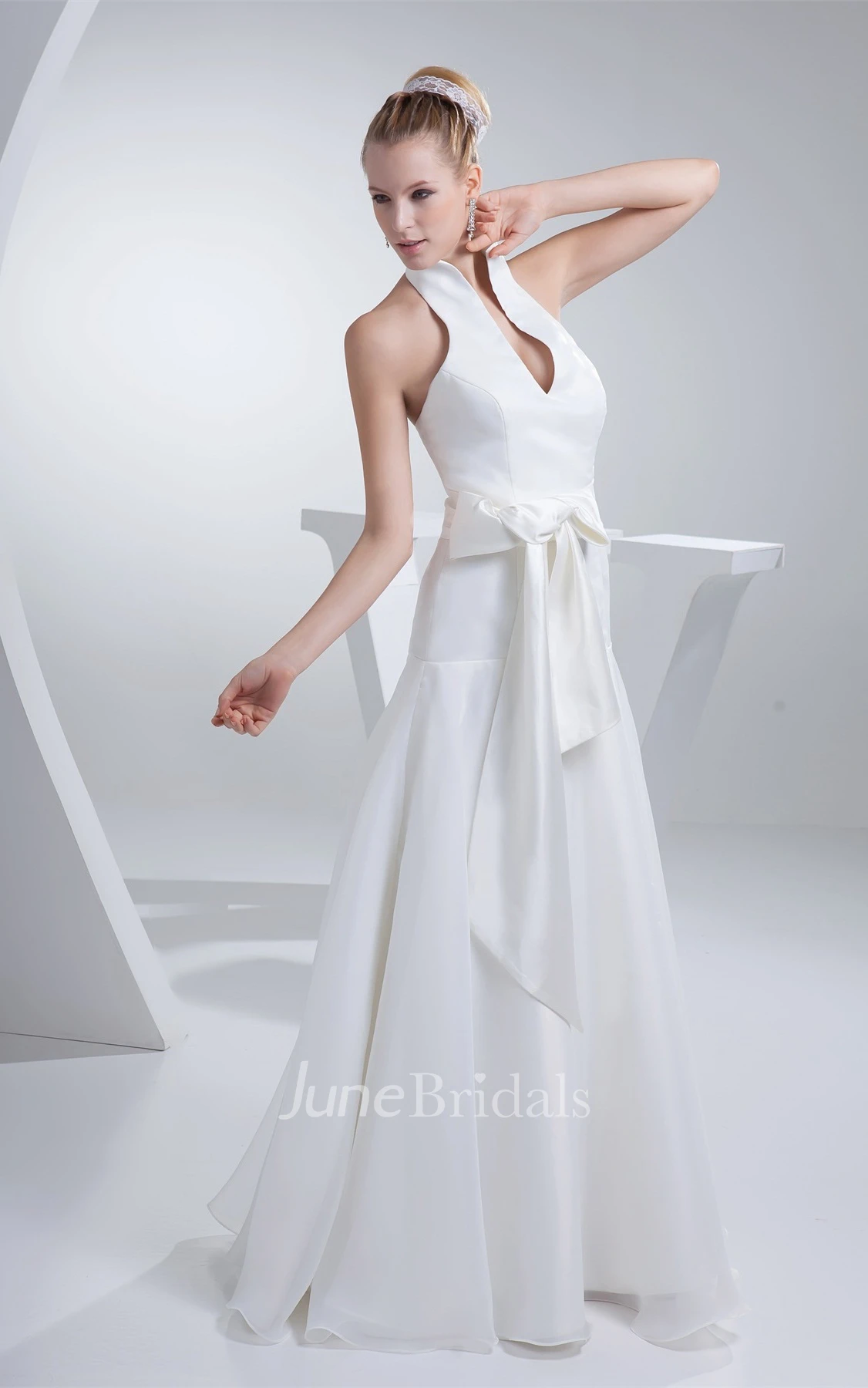High-Neck A-Line Pleated Dress with Ribbon and Halter