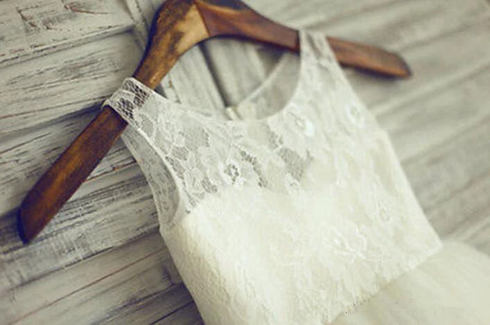 Lovely Lace Tulle Short Flower Girl Dress Illusion Sleeveless
