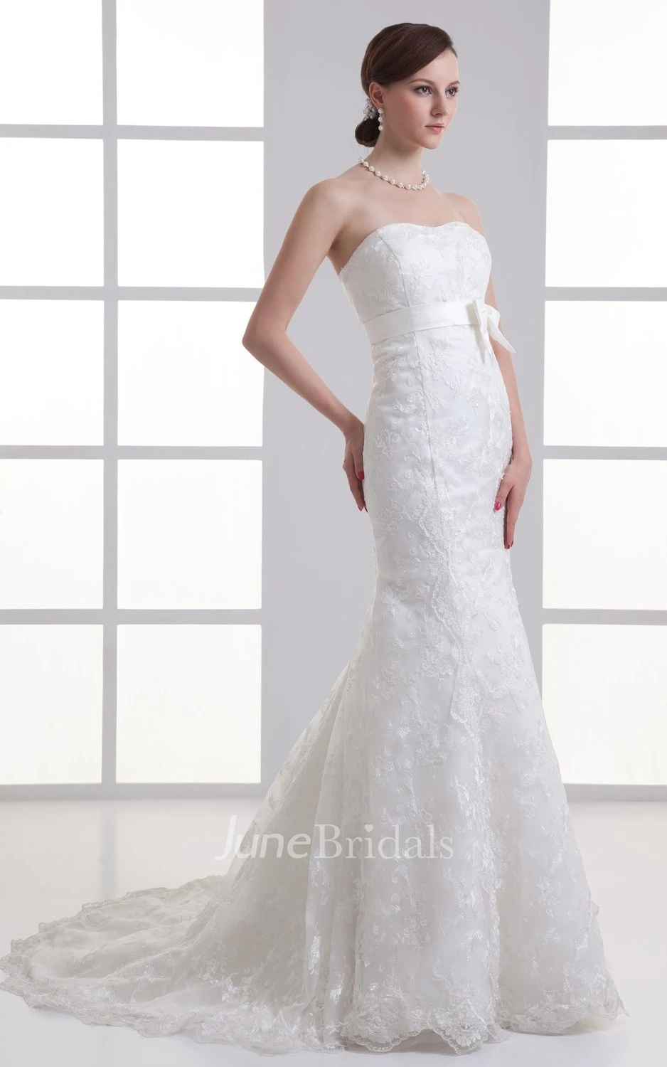 Lovely Strapless Sweetheart Embroidered English Net and Lace Gown