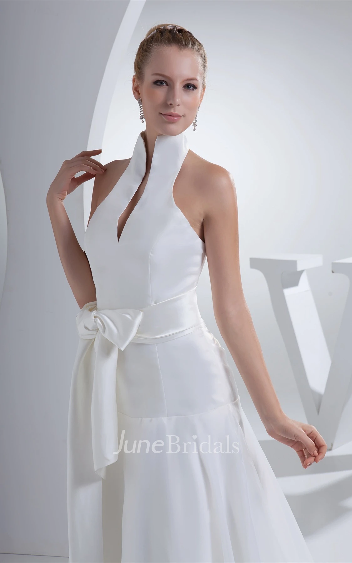 High-Neck A-Line Pleated Dress with Ribbon and Halter