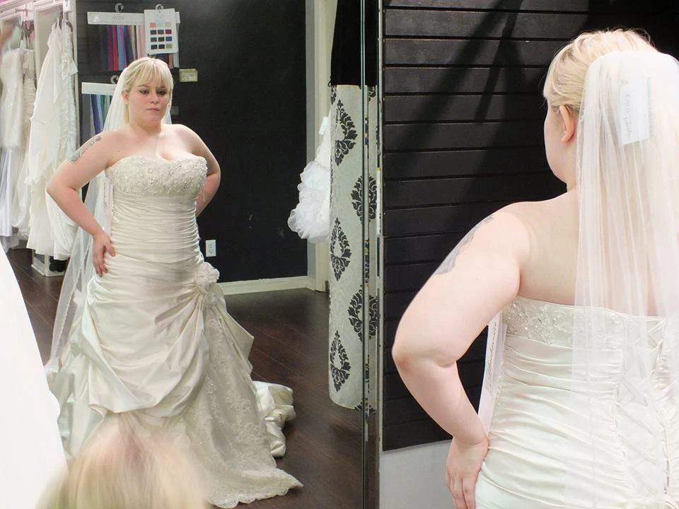 Glamorous Lace Plue Size Wedding Dress Lace-up With Ruffles